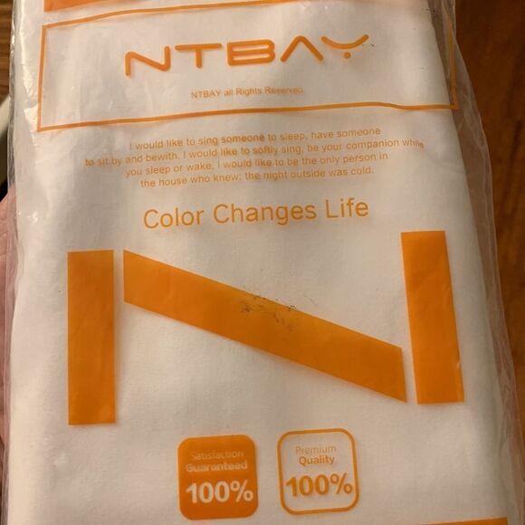 Standard white pillowcases new in package and only open for photos - Picture 3 of 5